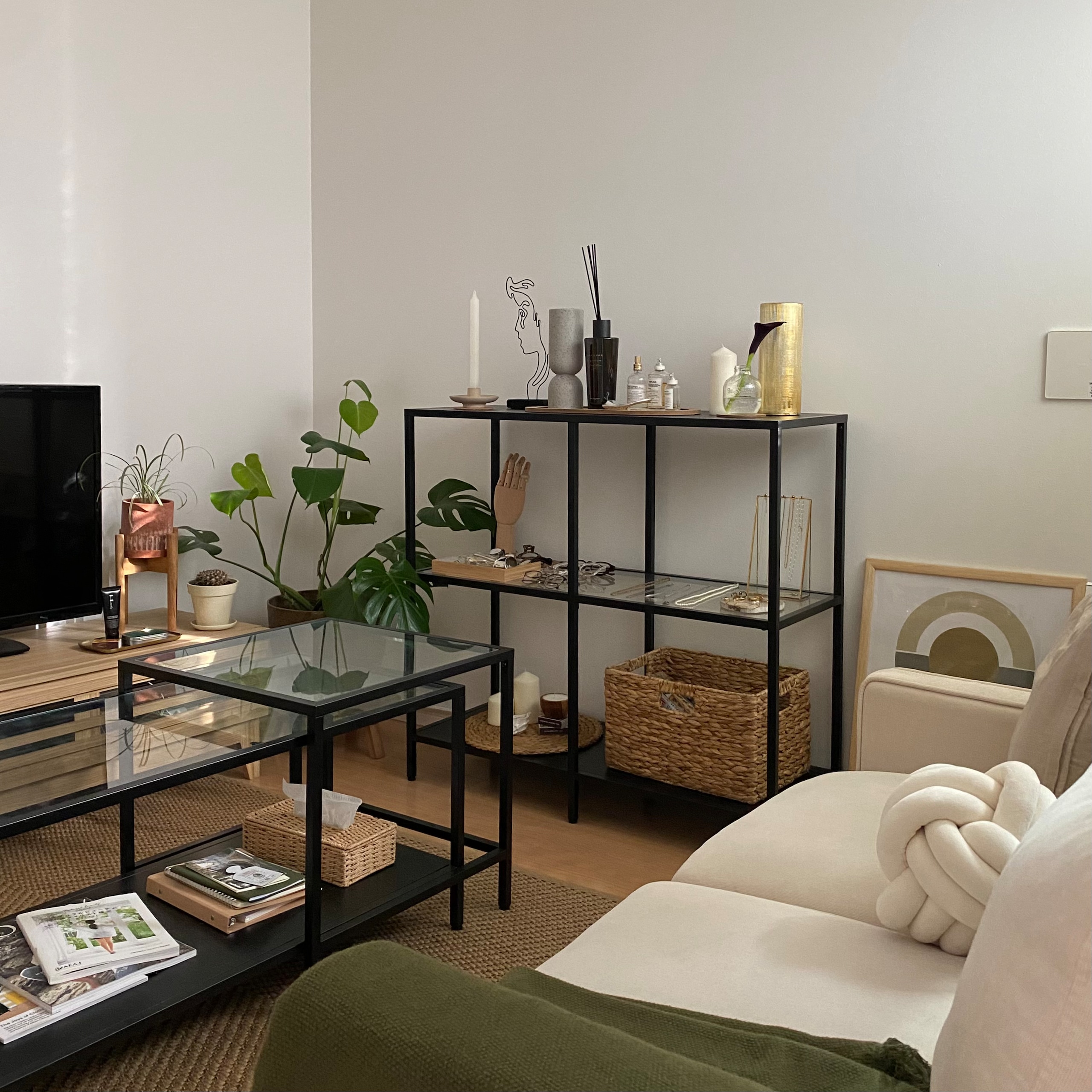 IKEA VITTSJÖガラスのネストテーブル2点セット VITTSJÖ ヴィットショー ネストテーブル2点セット, ブラック